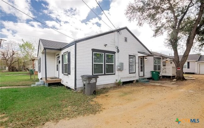 Building Photo - 2003 Woodlawn St