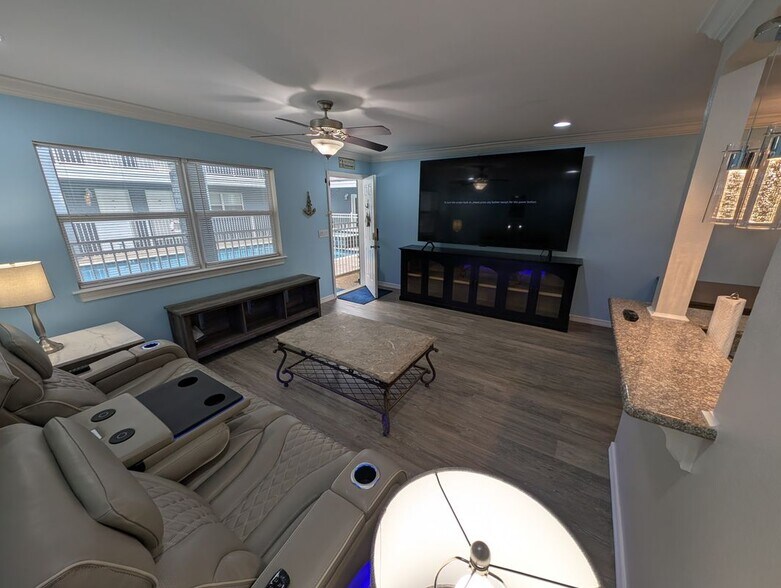 Building Photo - 1282 Beach Blvd