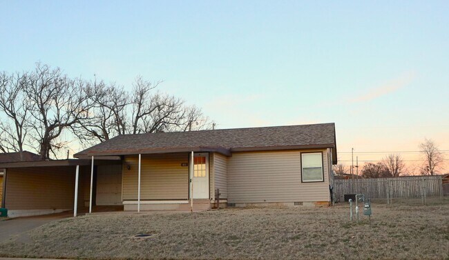 Building Photo - Cute and Clean 2 bedroom near SWOSU