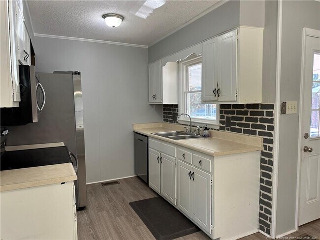 Building Photo - 1036 Appalachin Dr