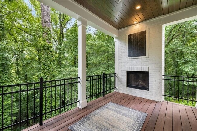 Building Photo - 306 Pinecrest Rd NE