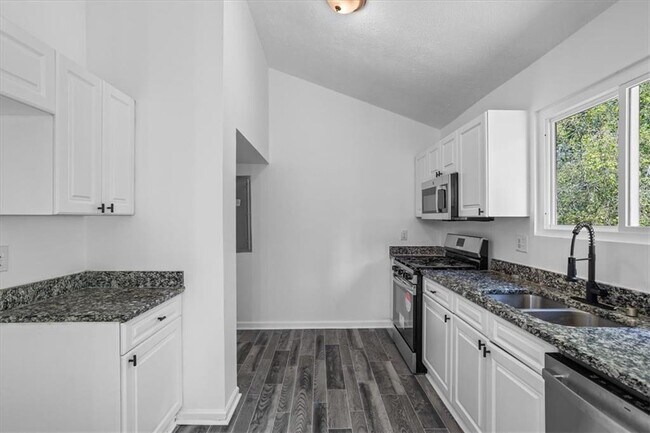 Building Photo - 5142 Huxley Rd