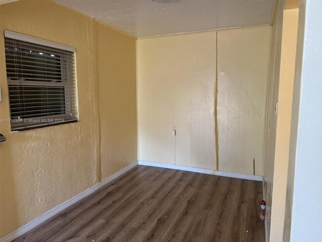 Building Photo - 2 bedroom in West Park FL 33023