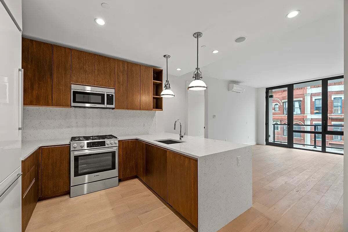 Building Photo - 127 W 112th St