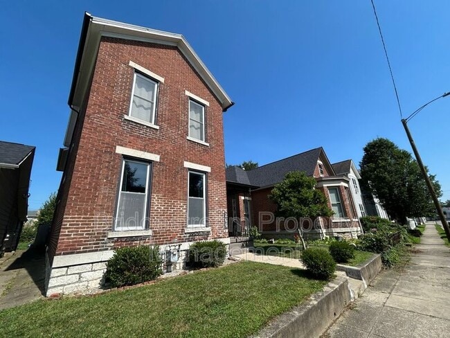 Building Photo - 266 McClure St
