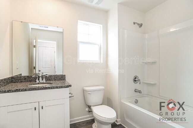 Building Photo - 523 Locust St