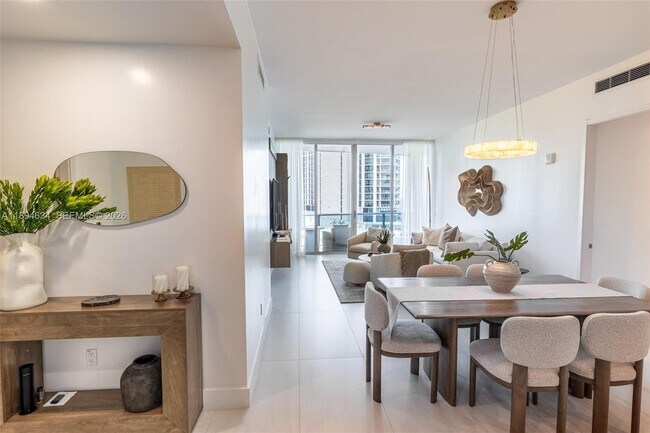 Building Photo - 17550 Collins Ave