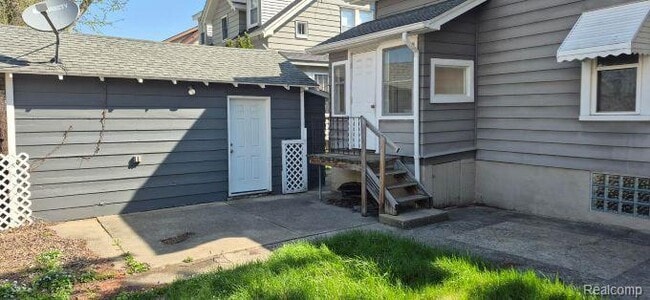 Building Photo - 830 Knowles St