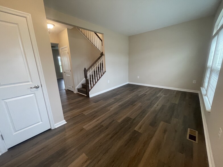 Building Photo - 2410 Walthall Ct