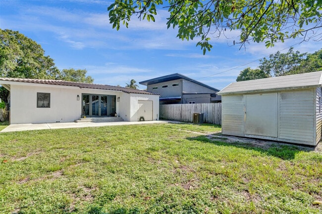 Building Photo - 807 SW 18th St