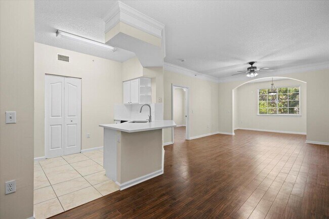 Building Photo - 6203 Myrtlewood Cir W