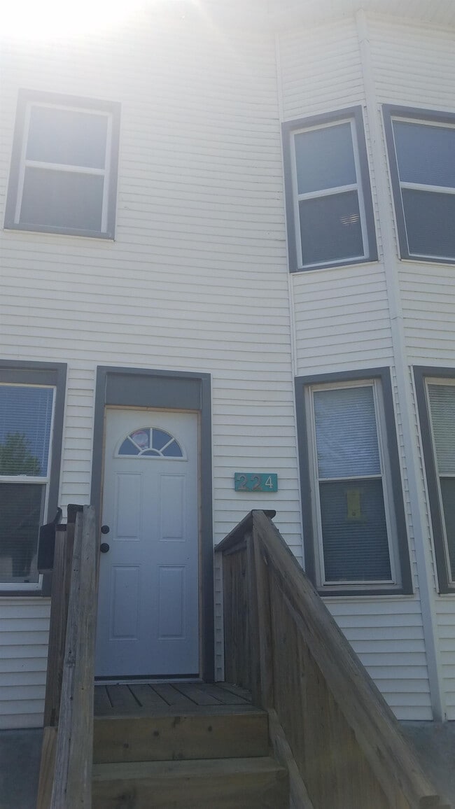 Building Photo - 224 Randolph St