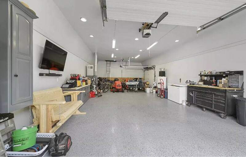 Building Photo - 2870 Brook Hills Dr