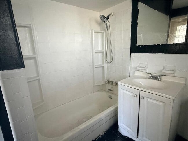 Building Photo - 2912 Ybor St