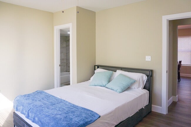 Building Photo - 3703 Market St