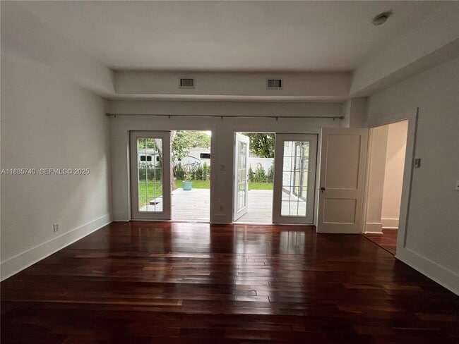 Building Photo - 130 SW 1st Ave