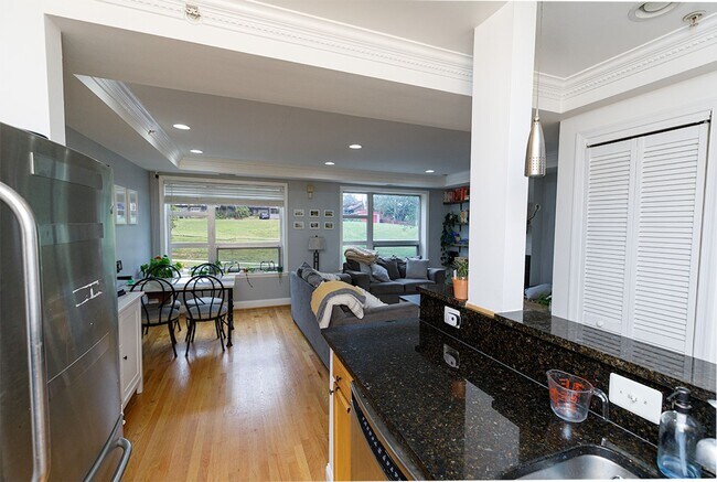 Building Photo - Fantastic Location Near Brightwood Park - ...