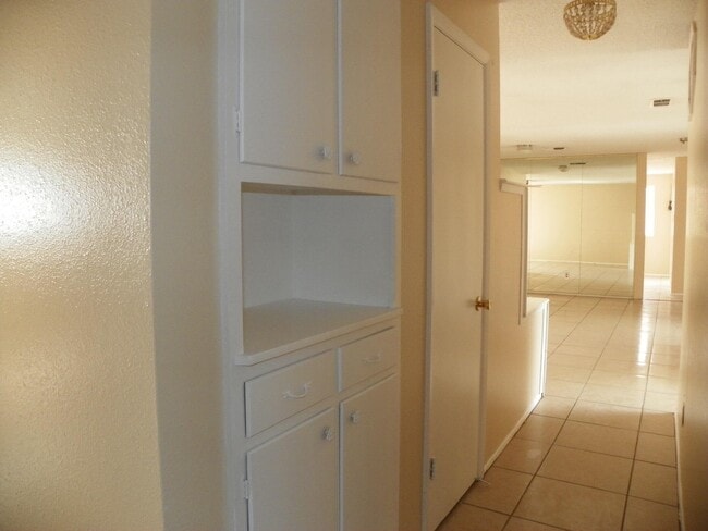 Building Photo - 11408 Lexington Ave NE