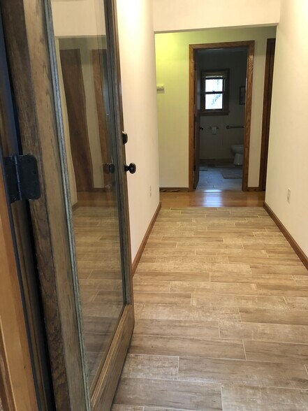 Entryway - 23260 Bridgestone Rd NW
