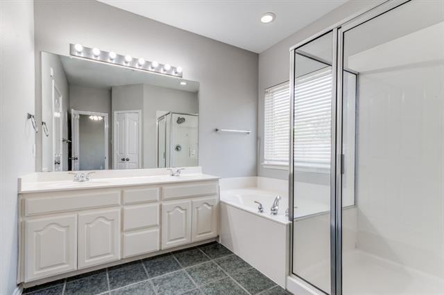 Building Photo - 2705 White Rock Dr