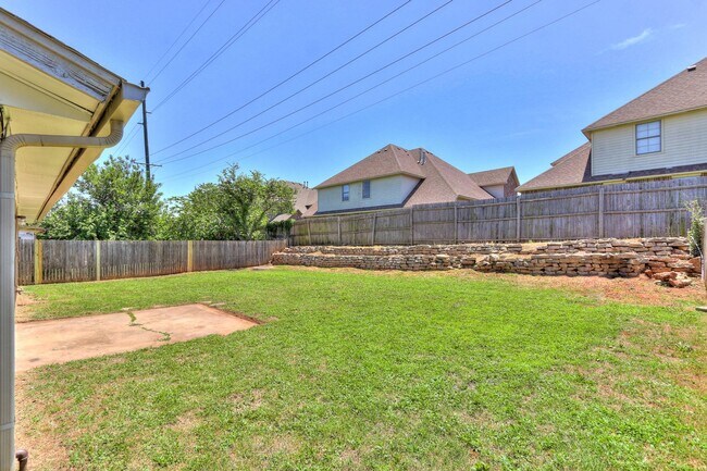 Building Photo - 974 Castlebury Mansion