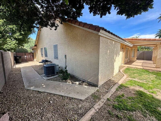 Building Photo - 2353 W Hemlock Ct