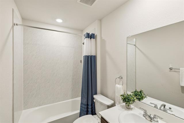 Building Photo - 909 Emerald Gate Dr
