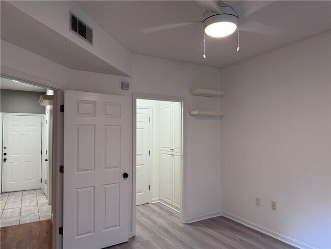 Building Photo - 955 Juniper St NE