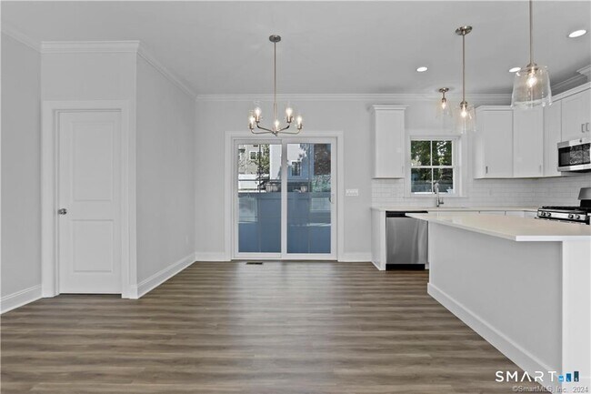 Building Photo - 348 Halley Ave
