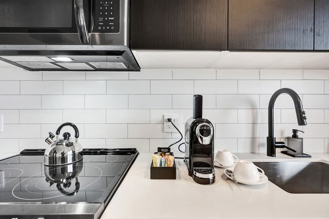 Building Photo - 398 NE 5th St