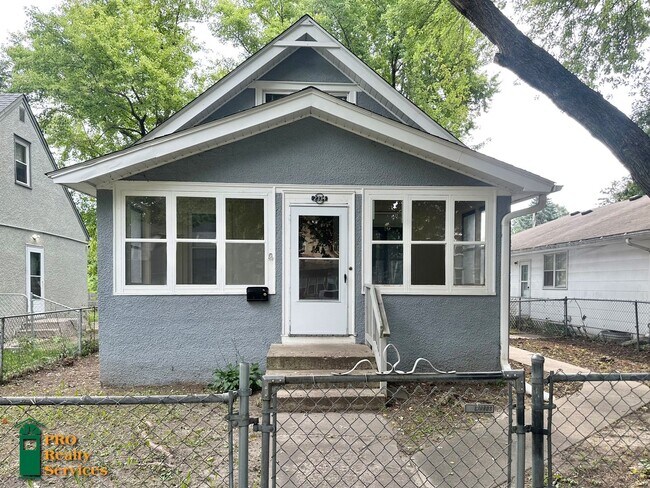 Building Photo - 4 Bedroom Home Close to Theodore Wirth Park