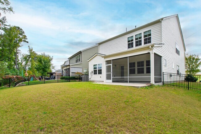 Building Photo - Live Beautifully in This Upgraded 4-Bedroom Home in Apex!