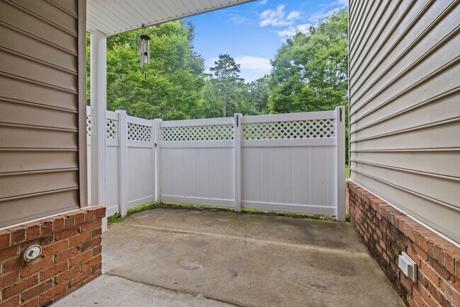 Building Photo - Beautifully Maintained 3-Bedroom Townhome with Bonus Room in Desirable Community