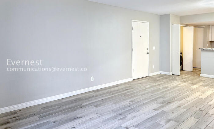 Building Photo - 1920 W Lindner Ave