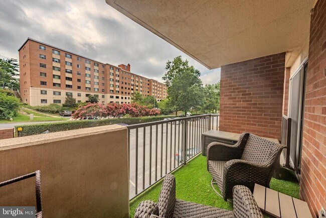 Building Photo - 1300 Army Navy Dr