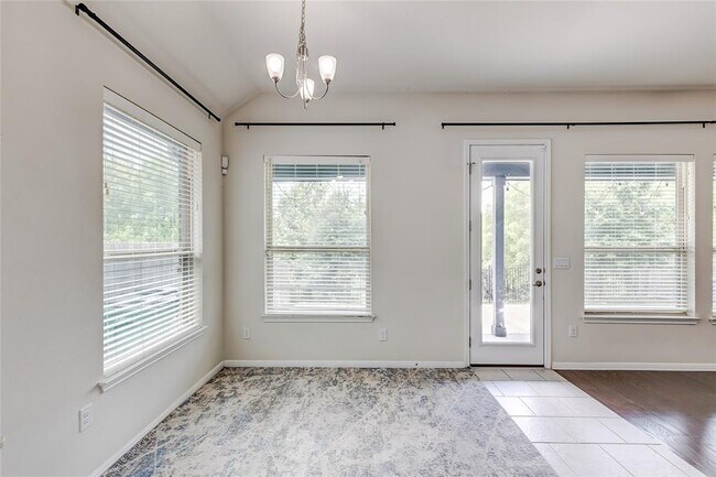 Building Photo - 923 Kingston Pl