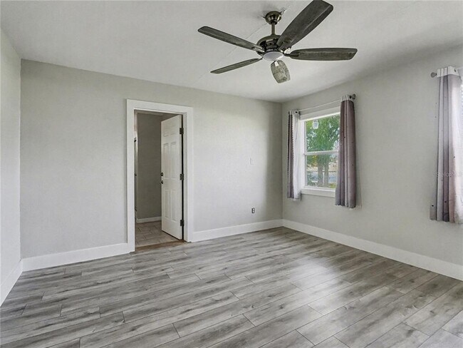Building Photo - 125 Lake Roy Dr