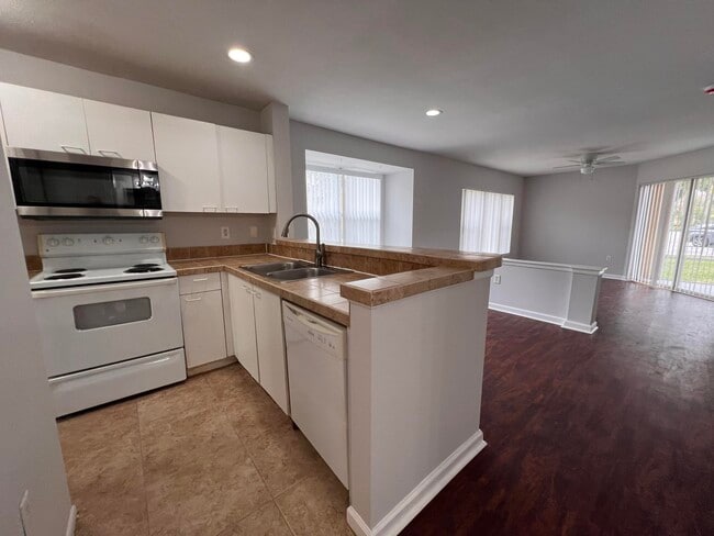 Building Photo - 4799 Via Palm Lakes