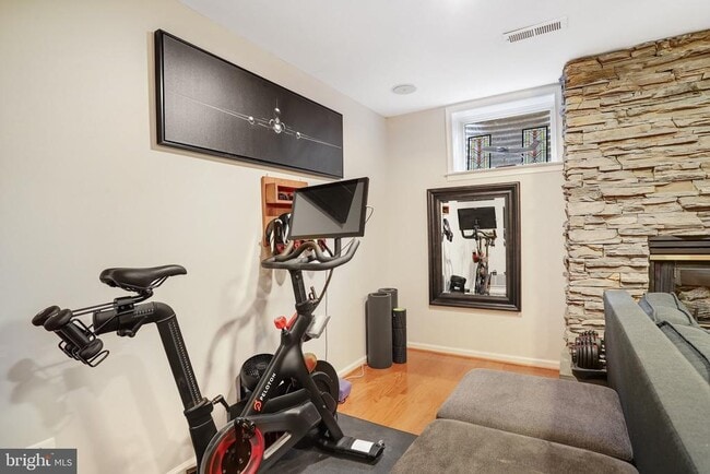 Building Photo - 1505 N Colonial Terrace