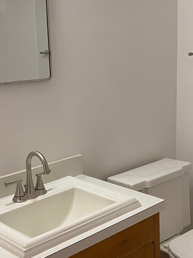 Building Photo - A one bedroom, one bath, NO parking apartm...