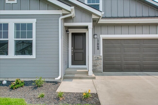 Building Photo - Beautiful 5 Bedroom Home in Nampa, Great L...