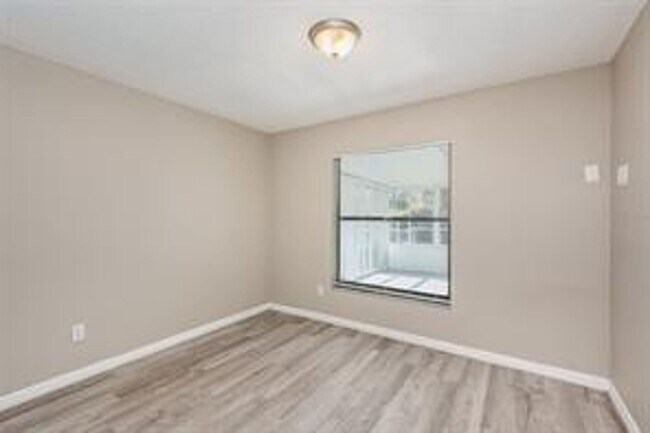 Building Photo - 3 Bedroom / 2 Bath Home Available Now in P...
