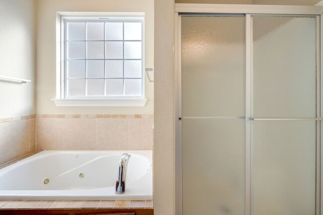 Building Photo - Charming 3-Bed Home in Fayetteville