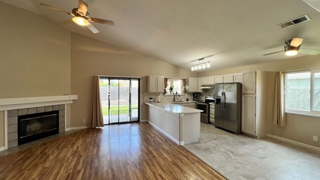 Building Photo - 2170 Cerra Vista Dr