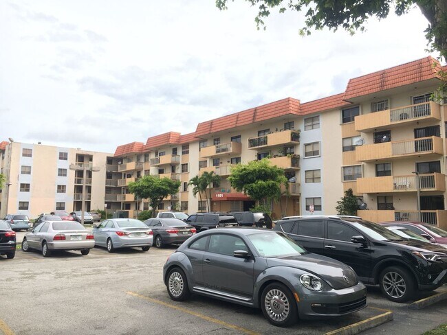 Building Photo - Cozy 2bd/2bath in the heart of Miami!