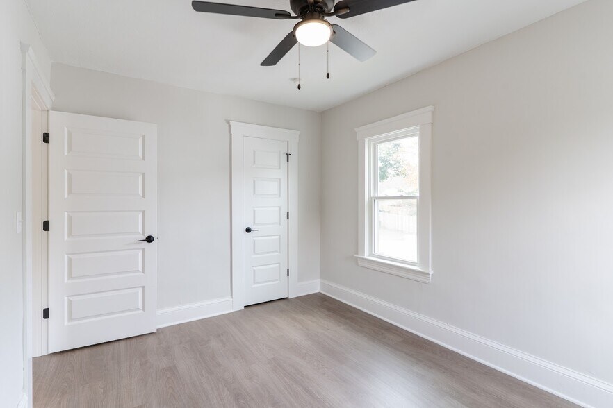 Building Photo - 1464 E 123rd St