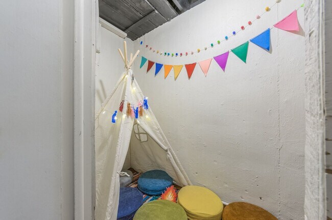 Building Photo - 4945 N Euclid Ave