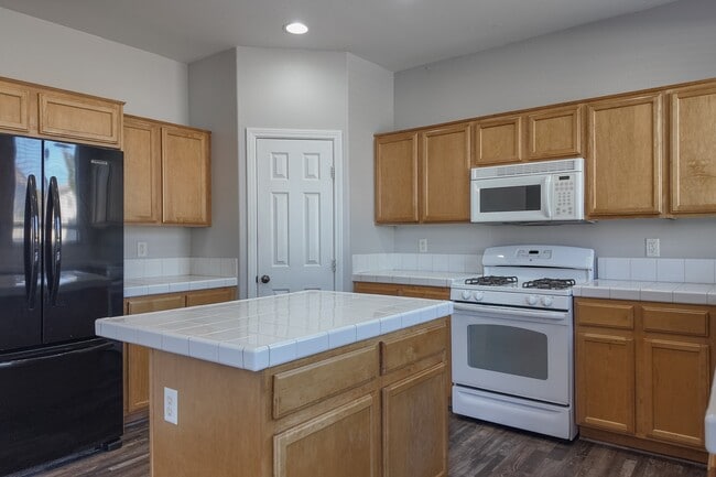 Building Photo - 9222 Cazador St