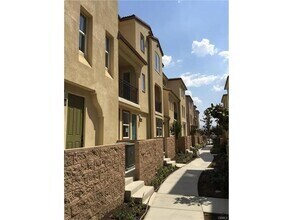 Building Photo - Newer Townhouse for lease in Eastvale.