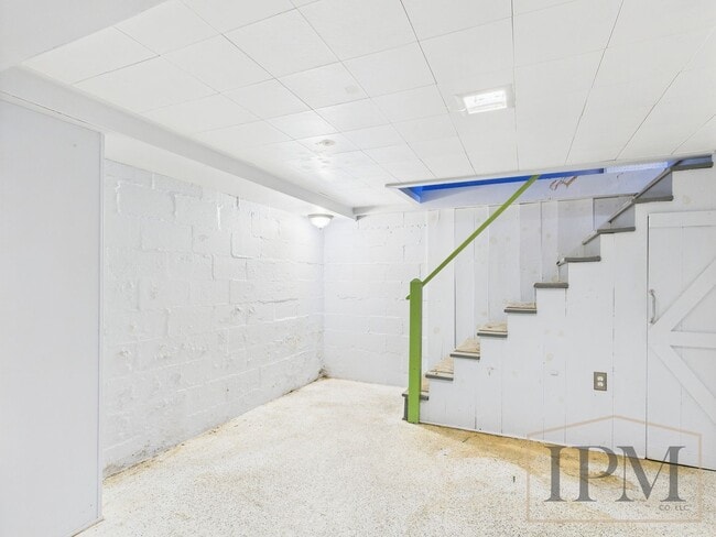Building Photo - Coming Soon- Charming 3 Bedroom, 1.5 Bath ...